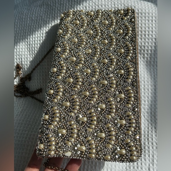 Beaded evening clutch w long detachable chain in silver, gold & taupe - Picture 2 of 13